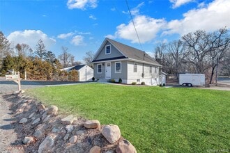 37 Gould Rd in Centereach, NY - Building Photo - Building Photo