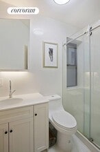 256 W 15th St in New York, NY - Building Photo - Building Photo