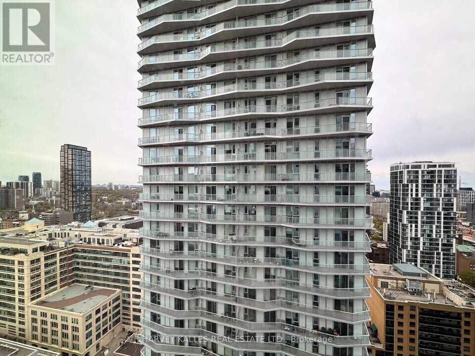 252-3252 Church St in Toronto, ON - Building Photo