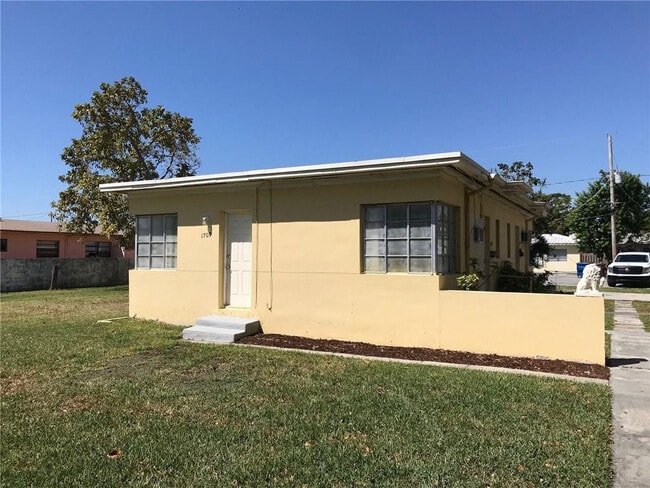 property at 1709 Moffett St