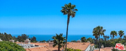 6465 Zuma View Pl in Malibu, CA - Foto de edificio - Building Photo