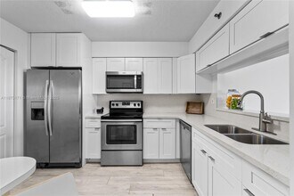 5757 Collins Ave, Unit 1602 in Miami Beach, FL - Building Photo - Building Photo