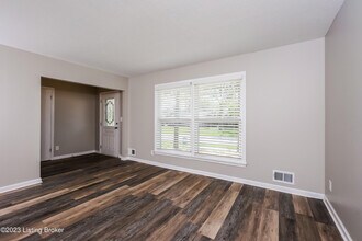 9607 Walnutwood Way in Jeffersontown, KY - Building Photo - Building Photo