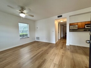 5440 S MacDill Ave in Tampa, FL - Building Photo - Building Photo