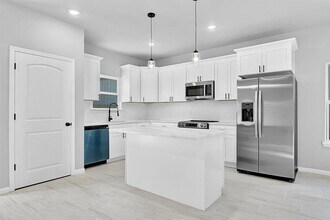 1035 W Austin St in Conroe, TX - Building Photo - Building Photo