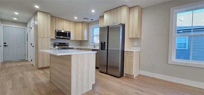 137 Stanwood St in Providence, RI - Building Photo - Building Photo