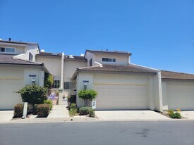 1870 Outrigger Ln in Carlsbad, CA - Building Photo