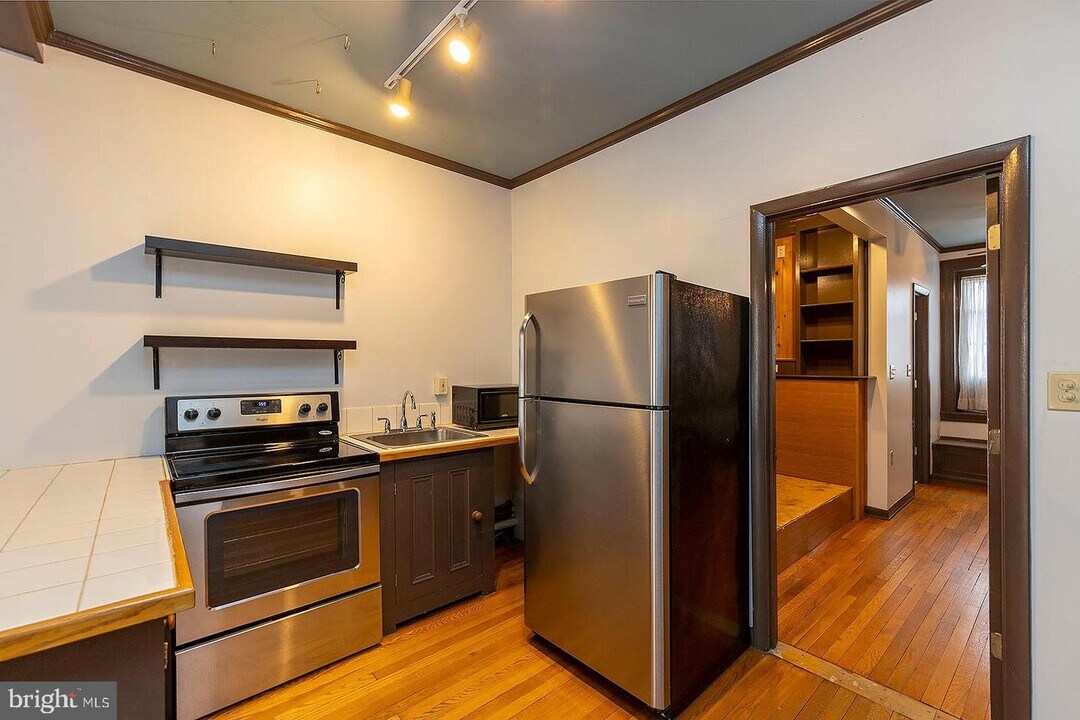 105 N Loudoun St in Winchester, VA - Building Photo