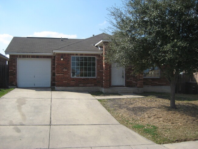 4807 Georges Farm in San Antonio, TX - Building Photo - Building Photo