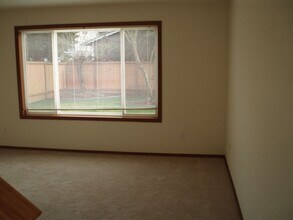 1402 7th Ave SE in Puyallup, WA - Building Photo - Building Photo