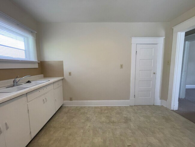 940 S 15th St-Unit -940 1/2 in New Castle, IN - Building Photo - Building Photo