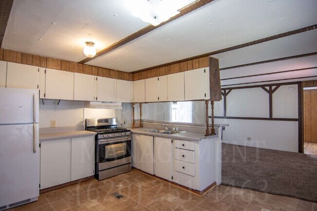 3612 W 7th St in Coffeyville, KS - Building Photo - Building Photo