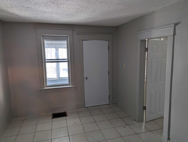 1725 Ottawa St in Regina, SK - Building Photo - Building Photo