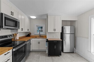 11 Young St in Newport, RI - Foto de edificio - Building Photo