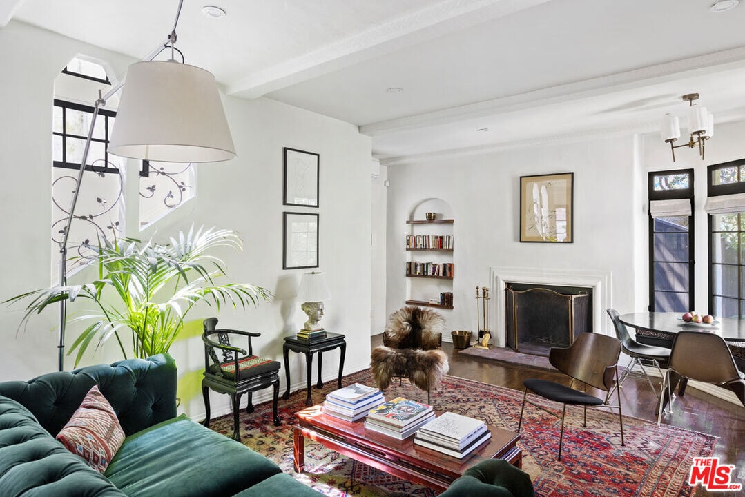 5746 Cazaux Dr in Los Angeles, CA - Building Photo