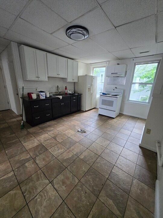 165 Eastern Ave in Worcester, MA - Building Photo