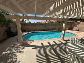 10041 Dove Ridge Dr in Las Vegas, NV - Building Photo - Building Photo