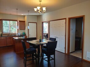 660 Telegraph Rd, Unit 201 in Bellingham, WA - Building Photo - Building Photo