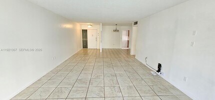 1670 NE 191st St in Miami, FL - Building Photo - Building Photo