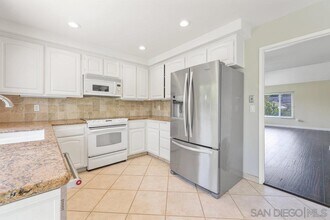 3576 Ridge Rd in Oceanside, CA - Foto de edificio - Building Photo