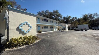 2241 Euclid Ave in Ft. Myers, FL - Building Photo