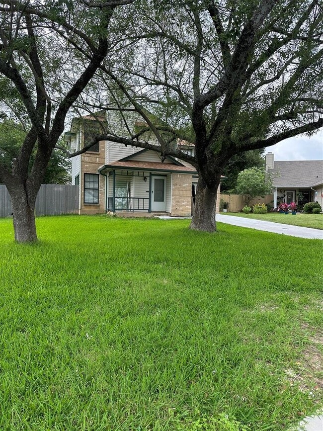 property at 1122 Greenbriar Ct