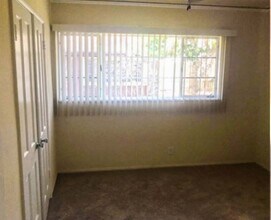 11966-11974 Moorpark St in Studio City, CA - Building Photo - Interior Photo