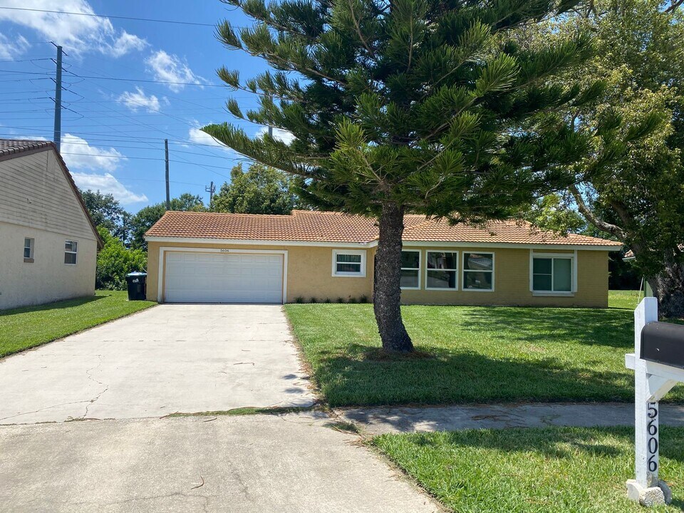 5606 Minute Man Ct in Orlando, FL - Building Photo