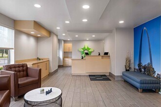 Furnished Studio-Fenton in Fenton, MO - Foto de edificio - Building Photo