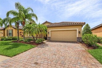 2879 Via Piazza Loop in Ft. Myers, FL - Building Photo - Building Photo