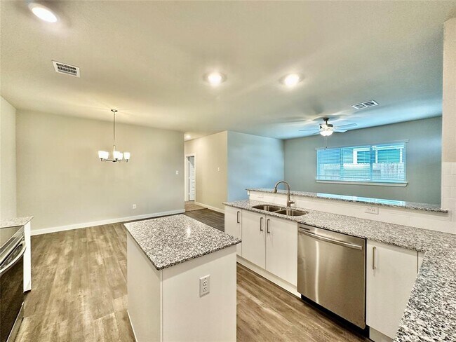 9844 Grosbeak Ln in Magnolia, TX - Foto de edificio - Building Photo