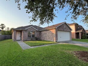 16750 Bending Creek Ln in Friendswood, TX - Building Photo - Building Photo