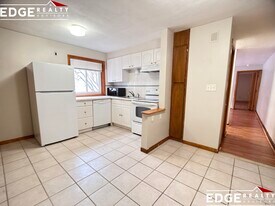 20 Jacqueline Rd, Unit B in Waltham, MA - Building Photo