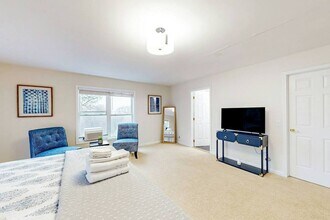 18 Charles Ln in Falmouth, MA - Building Photo - Building Photo