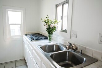 950 North Hayworth Avenue, Unit A in West Hollywood, CA - Foto de edificio - Building Photo