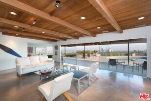 1230 Shadow Hill Way in Beverly Hills, CA - Building Photo