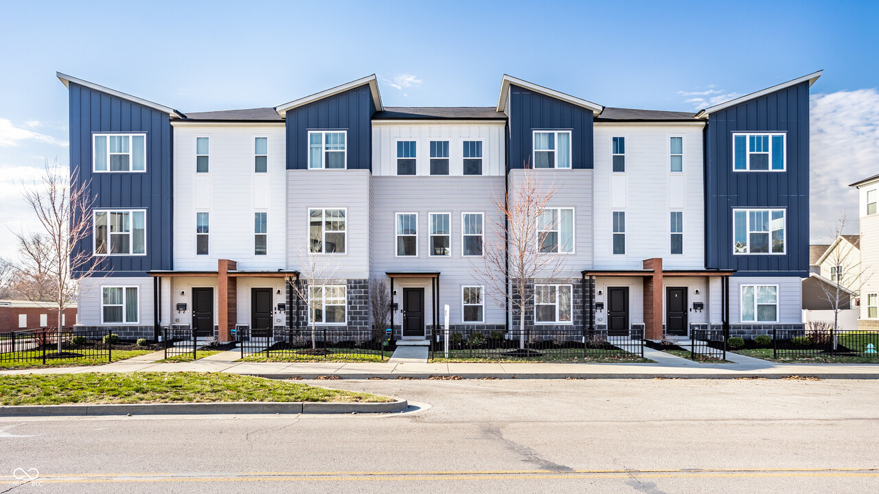 2907 Kirkbride Way in Indianapolis, IN - Building Photo