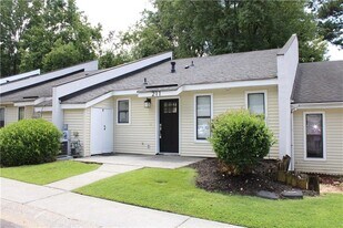 211 Goshen Ln in Woodstock, GA - Building Photo