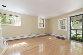 10 1/2 Appian Way, Unit 1 in Cambridge, MA - Building Photo - Building Photo