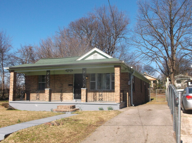 2842 Yale Ave in Memphis, TN - Foto de edificio - Building Photo