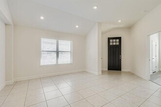1008 Sundrops St in Leander, TX - Building Photo - Building Photo