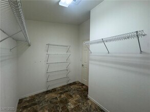 9963 Burton Lake Ct in Las Vegas, NV - Foto de edificio - Building Photo