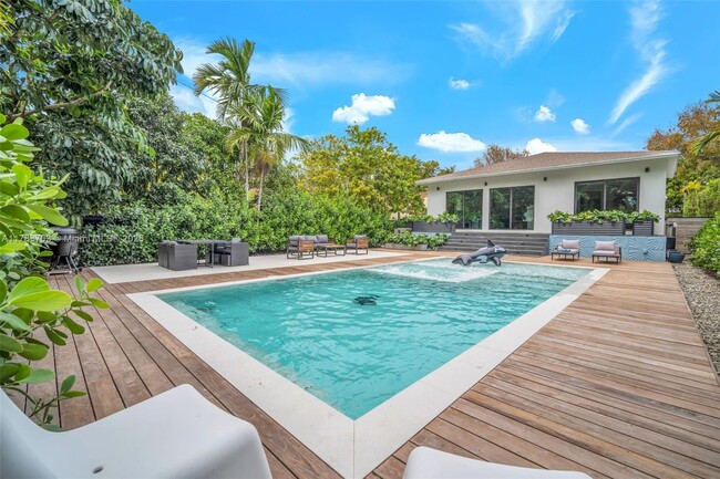 1430 SW 18th St in Miami, FL - Foto de edificio - Building Photo