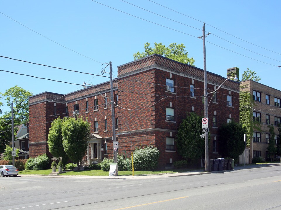 166 Eastbourne Ave in Toronto, ON - Building Photo