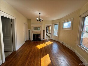 401 Parkside Ave in Buffalo, NY - Building Photo - Building Photo