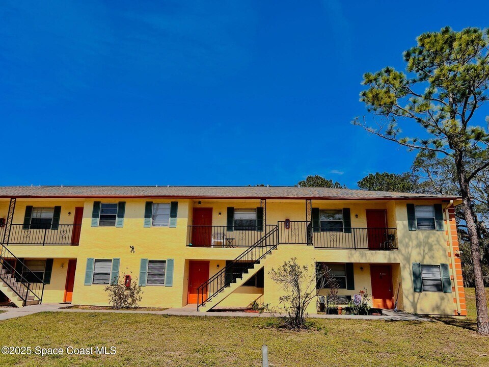 2190 Knox McRae Dr in Titusville, FL - Building Photo