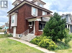 95 Giles Blvd E in Windsor, ON - Building Photo - Building Photo