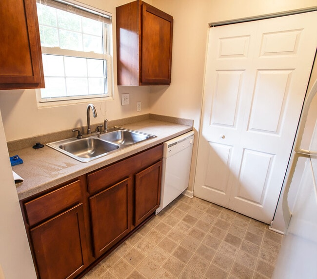 33 Canteberi Ct in Asheville, NC - Building Photo - Building Photo