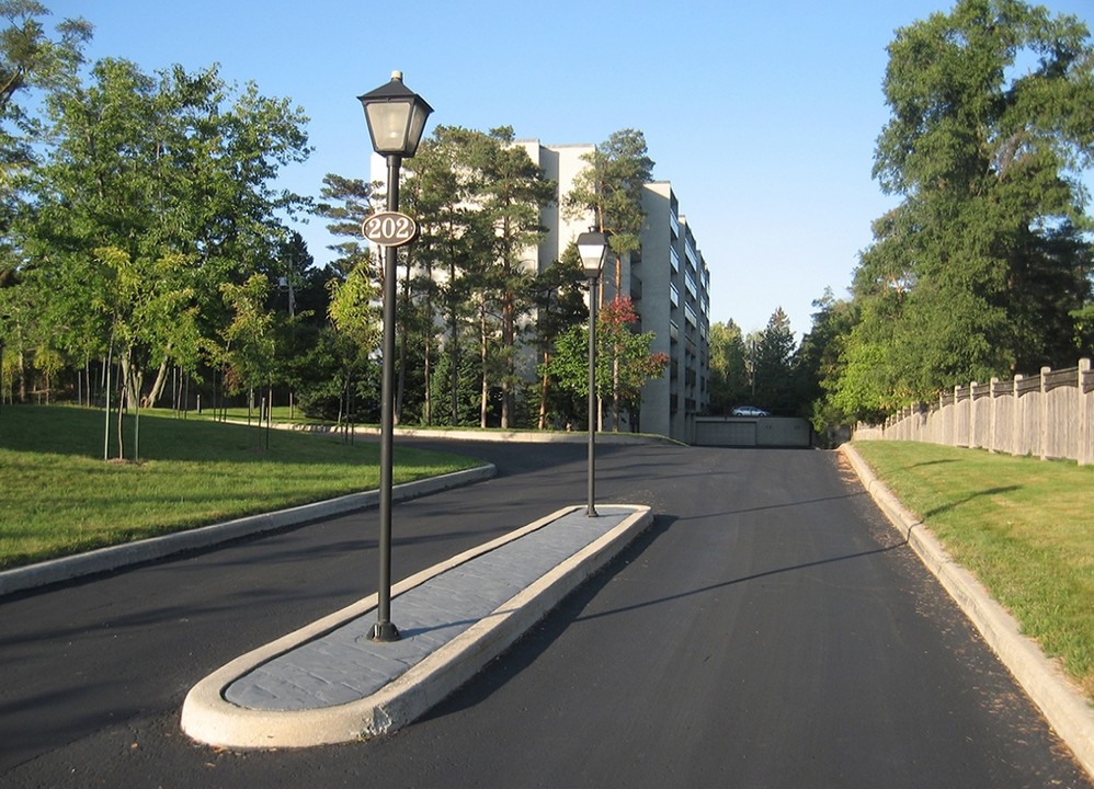 Somerset Place in Cambridge, ON - Building Photo