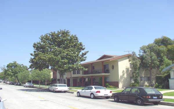 Sand Castle Apartments in Long Beach, CA - Building Photo - Building Photo